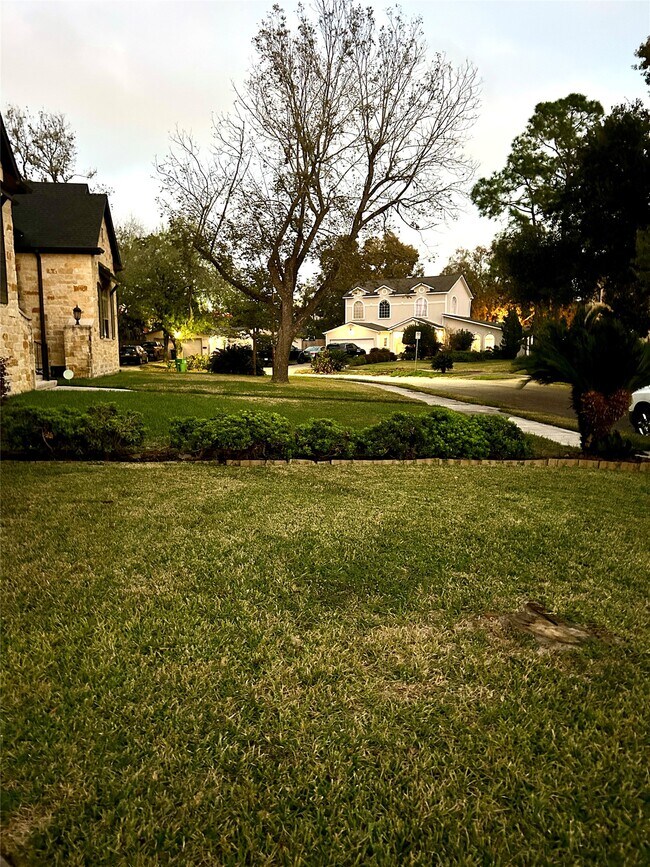 Building Photo - 5022 Darnell St