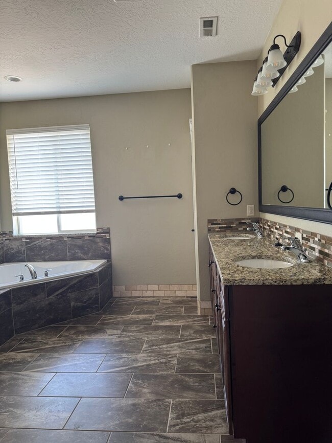 Building Photo - Executive 4-Bedroom Home for Rent