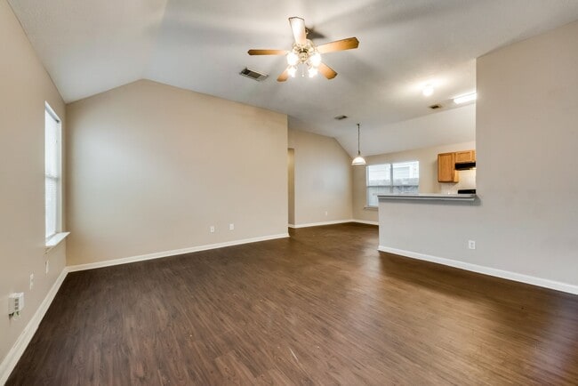 Building Photo - Beautiful single story 3 bed 2 bath!