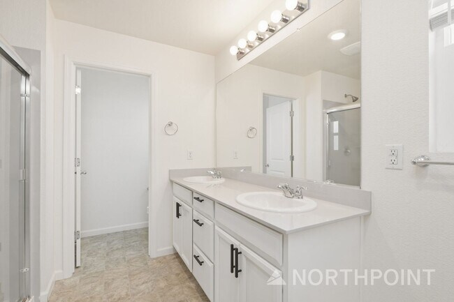 Building Photo - 3 BR/2.5BA | Newly Renovated Single Family Home | 1-Car Covered Parking | Nice backyard