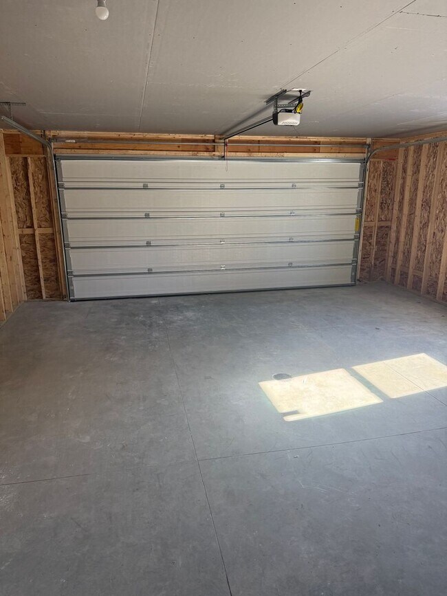 Building Photo - 2671 Princeton Dr