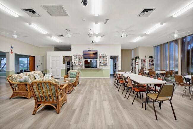 Building Photo - 2650 W Golf Blvd
