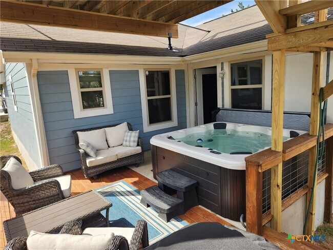 Building Photo - 1110 Diamondhead Dr