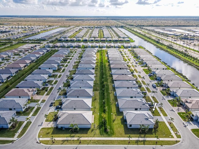 Building Photo - 12555 SW Manatee Marsh Ter