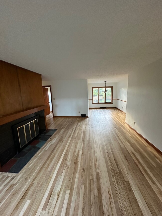 Building Photo - 3637 Sunset Dr