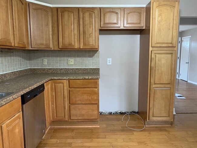 Building Photo - 525 Hilton Dr