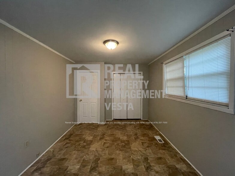 Building Photo - 106 Hazel Dr