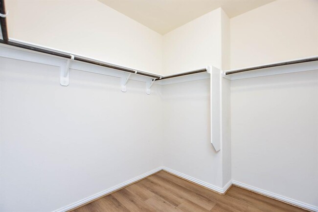 Building Photo - 16035 Dehay Ln