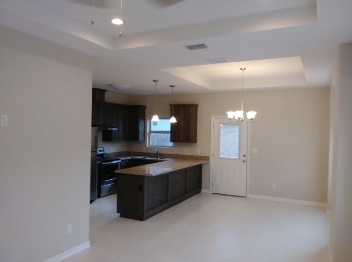 Building Photo - 210 Fig Dr