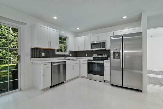 Building Photo - 198 White Pine Trl