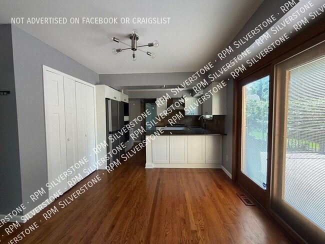 Building Photo - 869 Timberline Dr