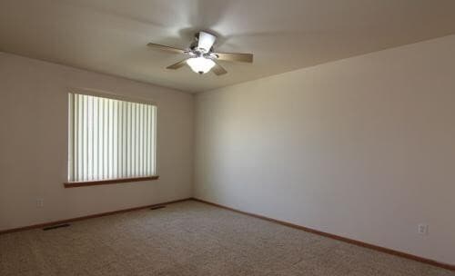 Building Photo - 3 bedroom, 2 bath Townhome in North Liberty