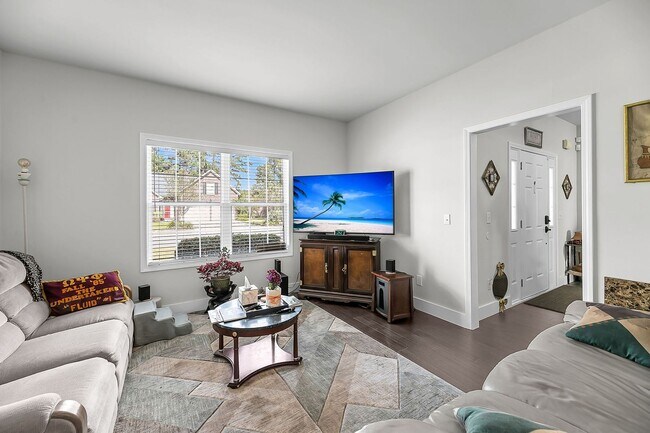 Building Photo - Spacious & Well-Maintained Home for Rent in North Charleston