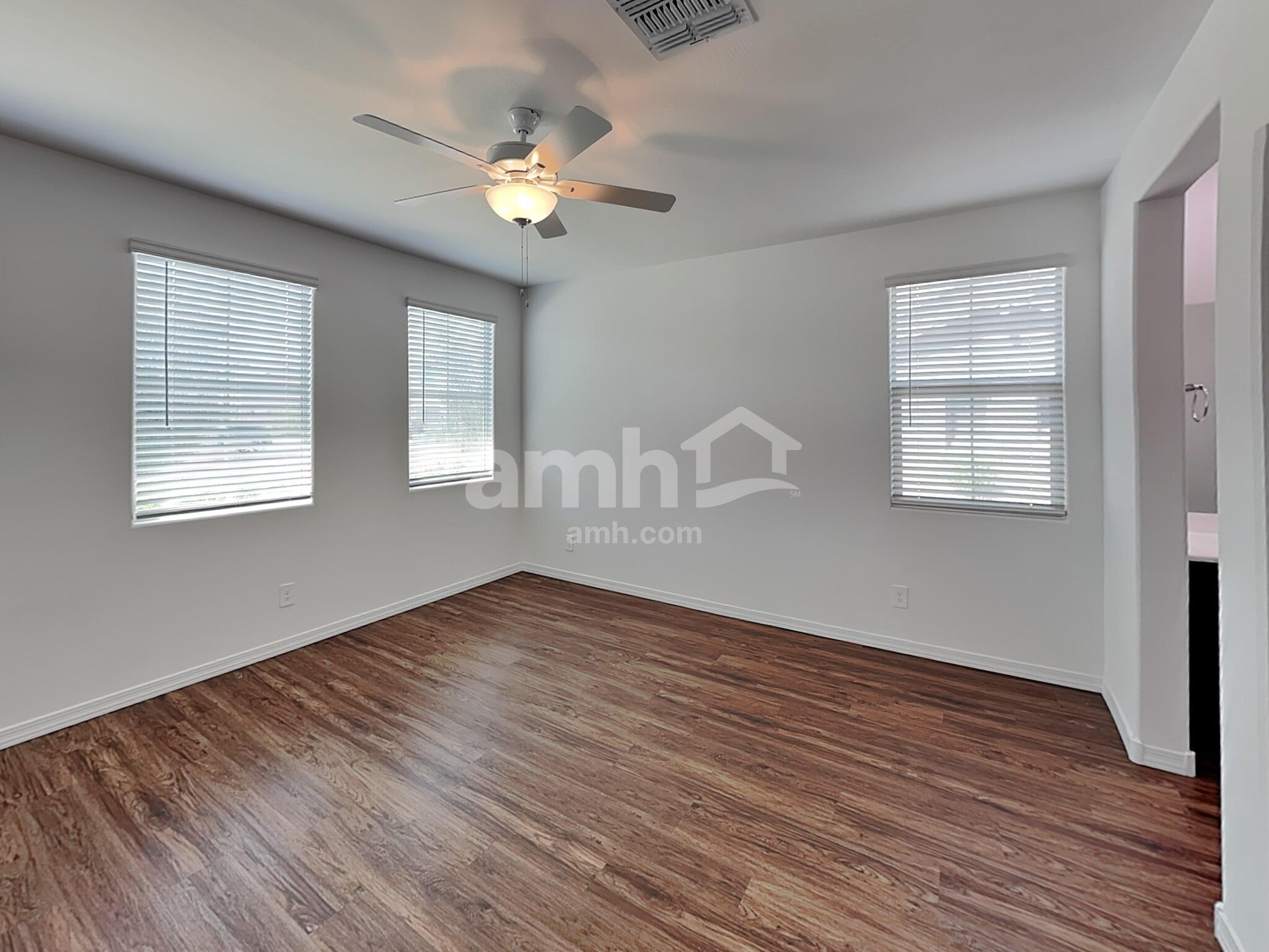 Building Photo - 15074 W Sherman St
