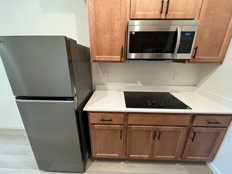 4-burner electric range, microwave, and refridgerator - 3828 Norbridge Ave