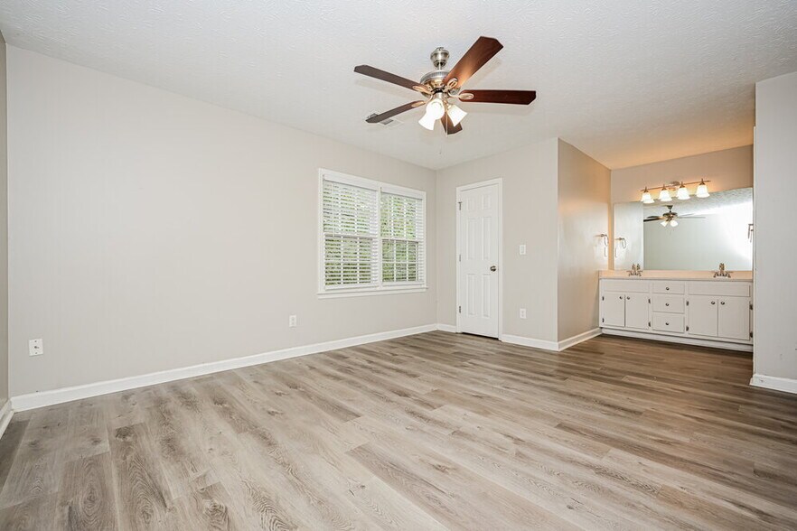 Building Photo - 2621 Laurel Woods Ln SE