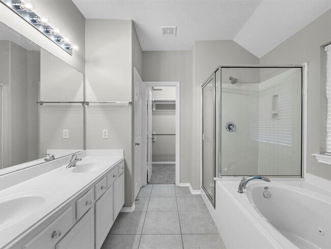 Building Photo - 23301 Tuttle Ct