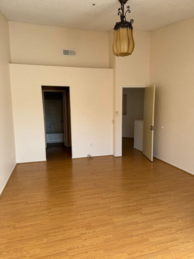 Building Photo - 14661 Woodland Dr