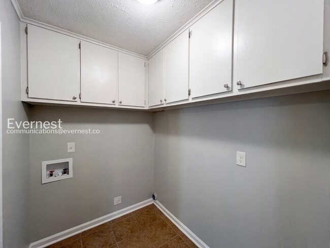 Building Photo - 4257 Renners Rd