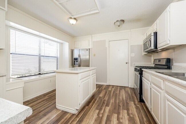 Building Photo - 21303 Bassbrook Dr