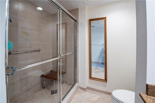 Building Photo - 347 N New River Dr E