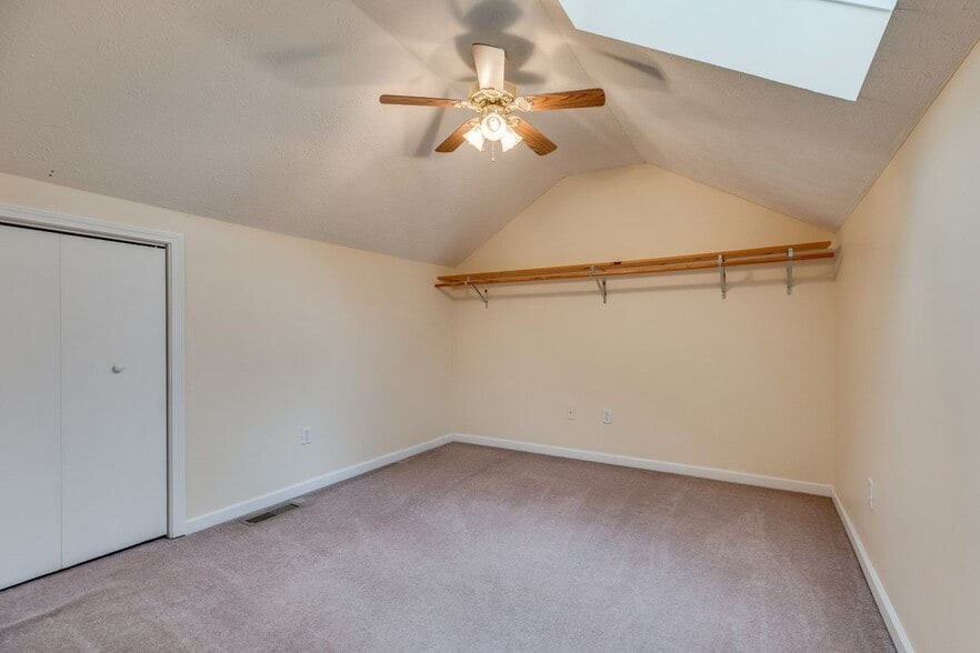 Building Photo - 659 Beaverview Dr