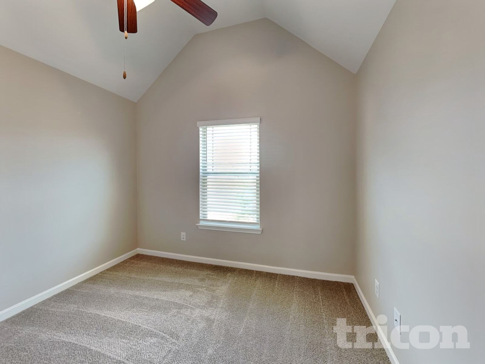 Building Photo - 1760 Long Acre Dr