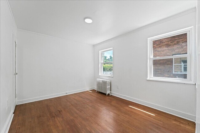 Building Photo - 3847-3849-3849 Beechwood Blvd