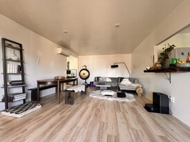 Building Photo - 2318 Yosemite Dr