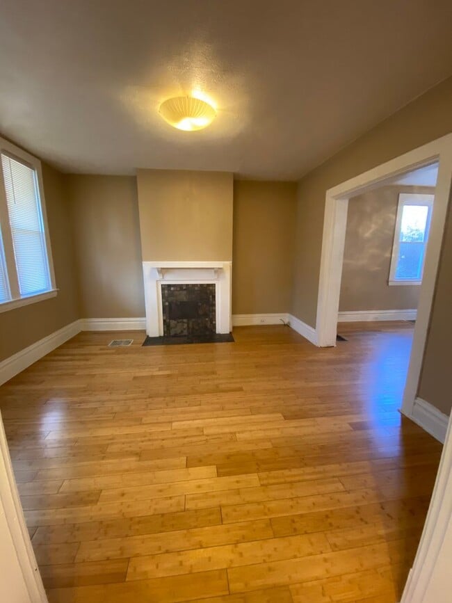 Building Photo - Now showing, Updated 3BR 2 Full Bath house...