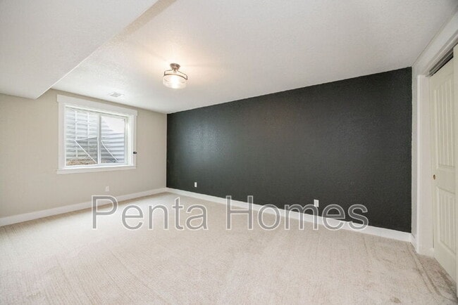 Building Photo - 660 Rock Rd