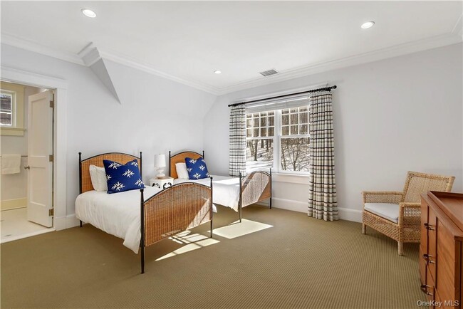 Building Photo - 8 Brady Rd