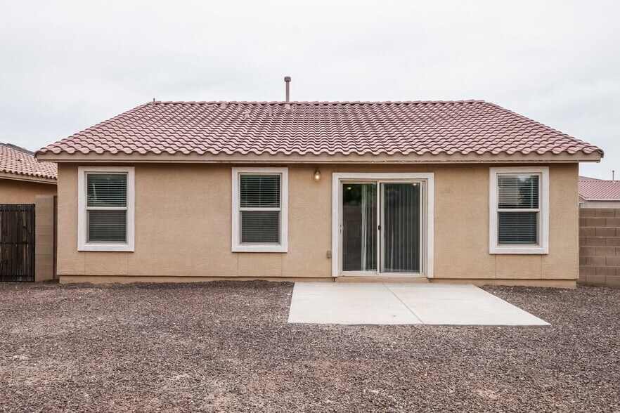 Building Photo - 37914 N Beverly Ave