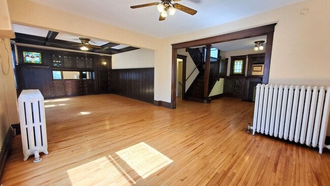 Building Photo - Charming 4-Bedroom Home in East Isles