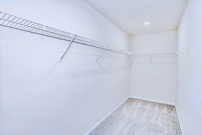 Building Photo - 716 Paxton Rose Dr