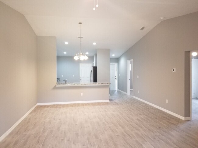 Building Photo - Spacious 3-Bedroom Home with Private Lanai & Prime Location!
