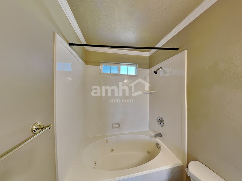 Building Photo - 1403 E 820 S