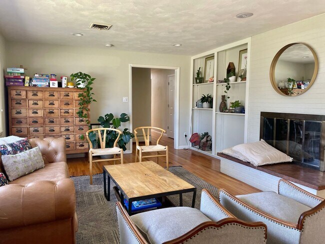 Building Photo - Must See Newly Remodeled North Boulder 5 bed/2.5 bath - Available August 7th!