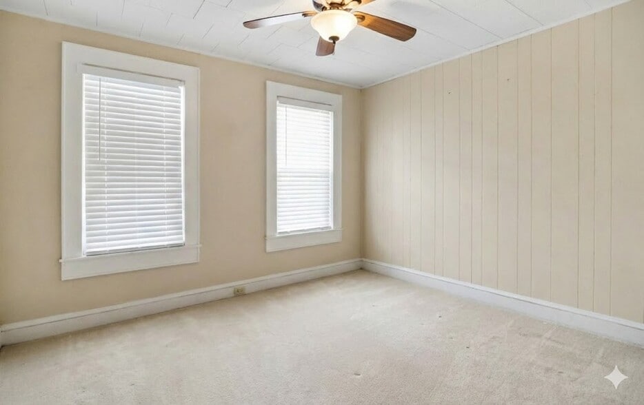 Building Photo - 807 N Irving Ave