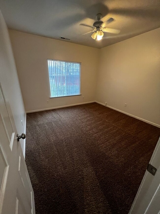 Building Photo - 1705 Redwood Ave