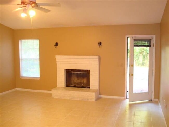 Building Photo - Southside Estates Beauty!  3 Bedrooms 2 Bathroom