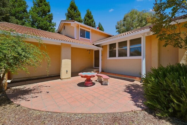 Building Photo - 25 Miwok Ct