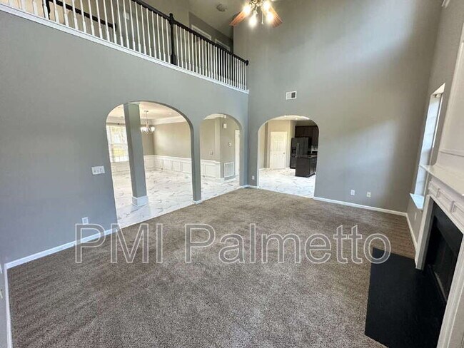 Building Photo - 303 Buckthorne Dr