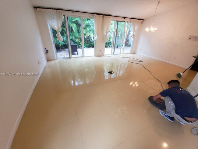 Building Photo - 10136 NW 43rd Terrace