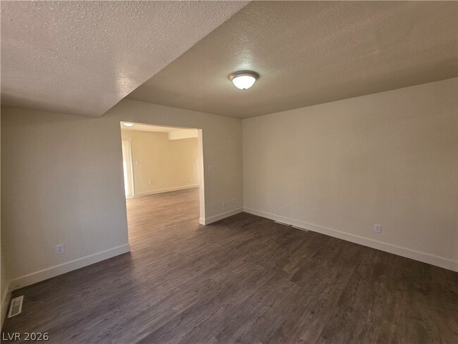 Building Photo - 1590 Mustang Dr