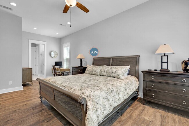 Building Photo - Beautiful custom home in Hampton Lake!