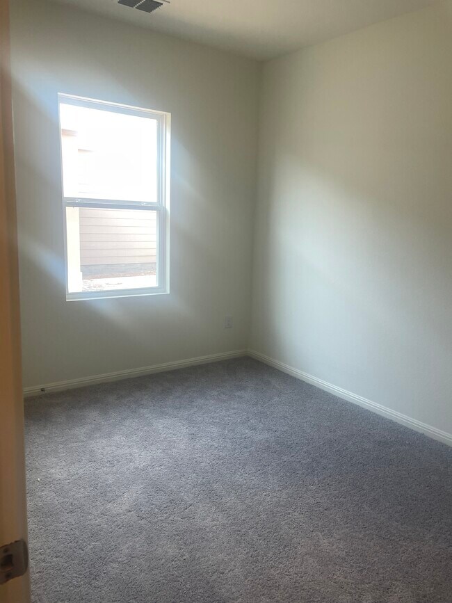 Building Photo - 617 Alterra Way