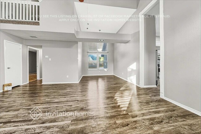 Building Photo - 9218 Oak Hollow Dr