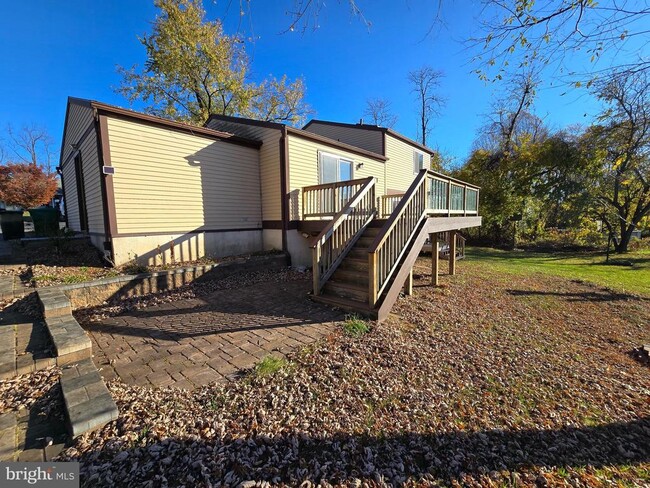 Building Photo - 5 Treetop Trail