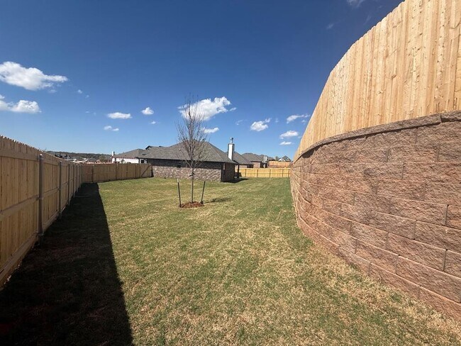 Building Photo - 8401 HazelWood Wy